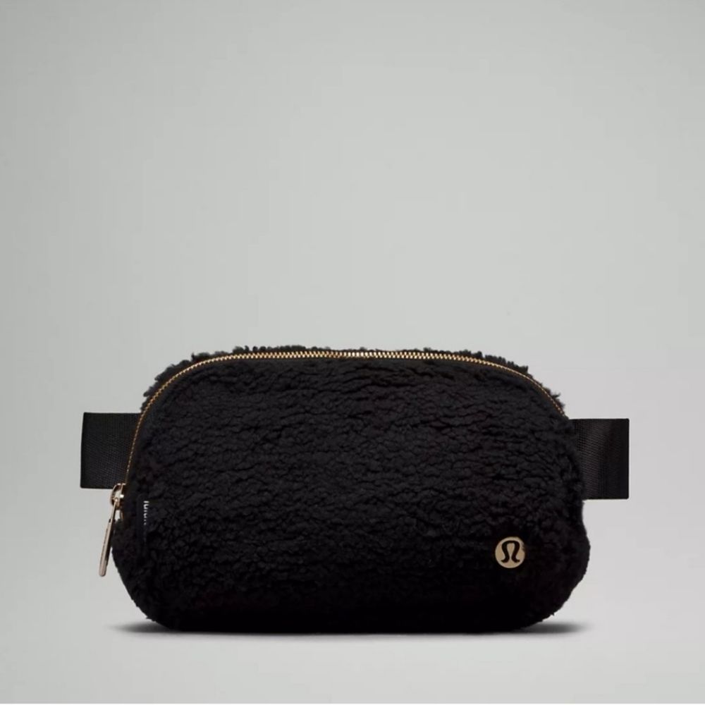 Lululemon Brand new black fleece   everywhere belt bag.